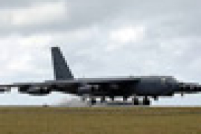 Бомбардировщик B-52 упал в океан близ Гуама