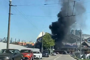 Видеофакт. Крупный пожар в Минске на стройплощадке нового бассейна